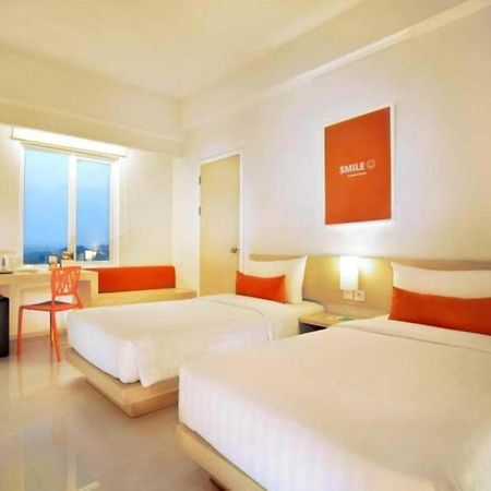 Zuri Express Lippo Cikarang Hotel Bekasi Buitenkant foto