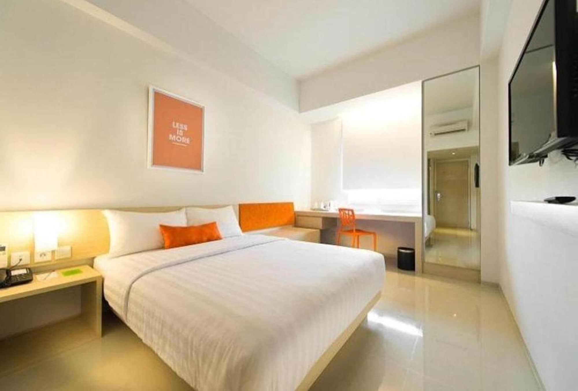 Zuri Express Lippo Cikarang Hotel Bekasi Buitenkant foto