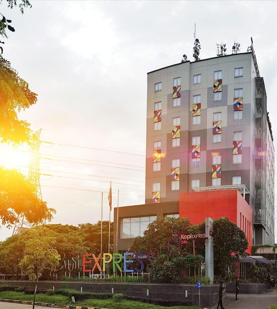 Zuri Express Lippo Cikarang Hotel Bekasi Buitenkant foto