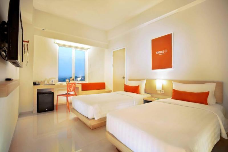 Zuri Express Lippo Cikarang Hotel Bekasi Buitenkant foto