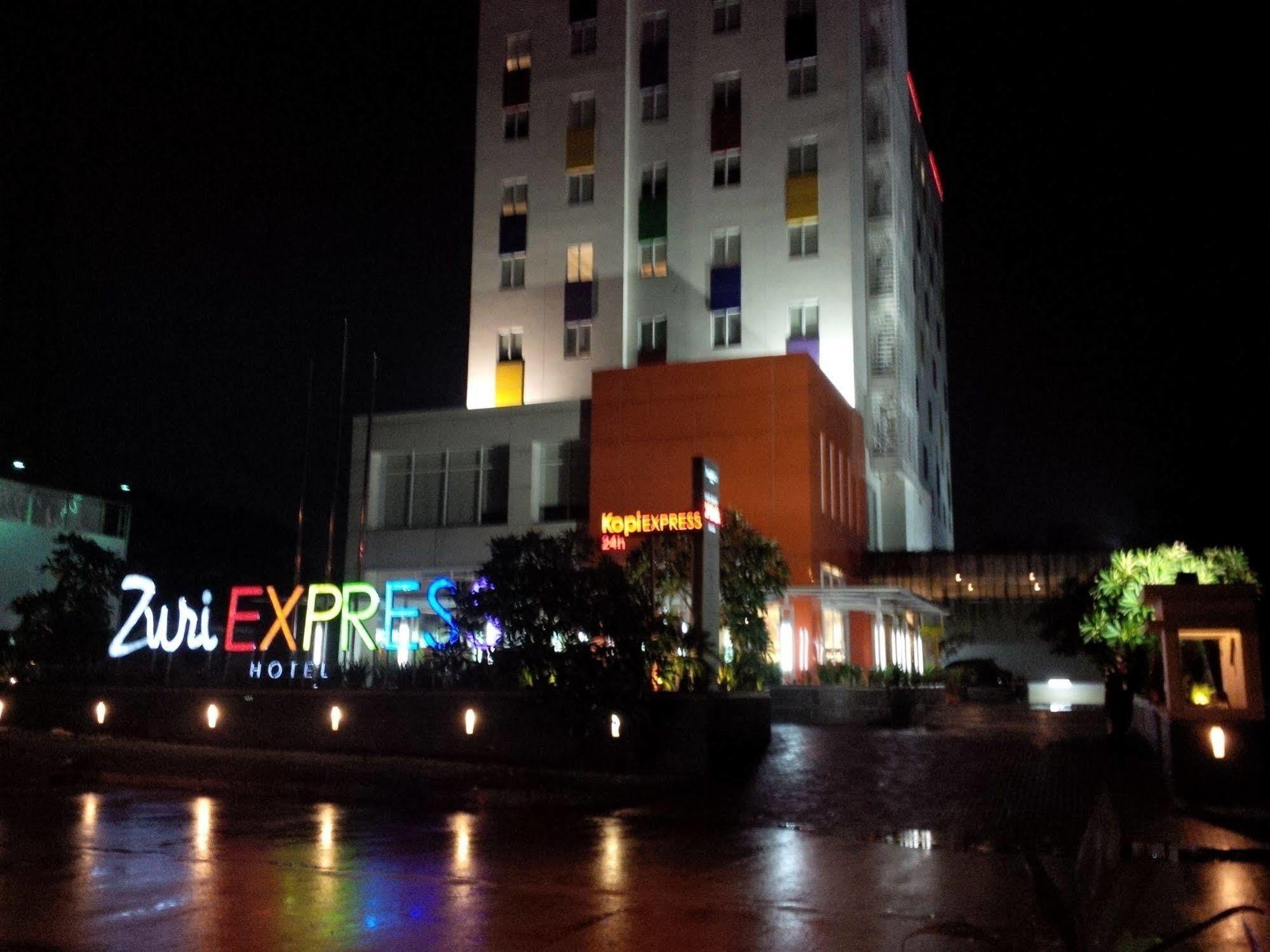 Zuri Express Lippo Cikarang Hotel Bekasi Buitenkant foto