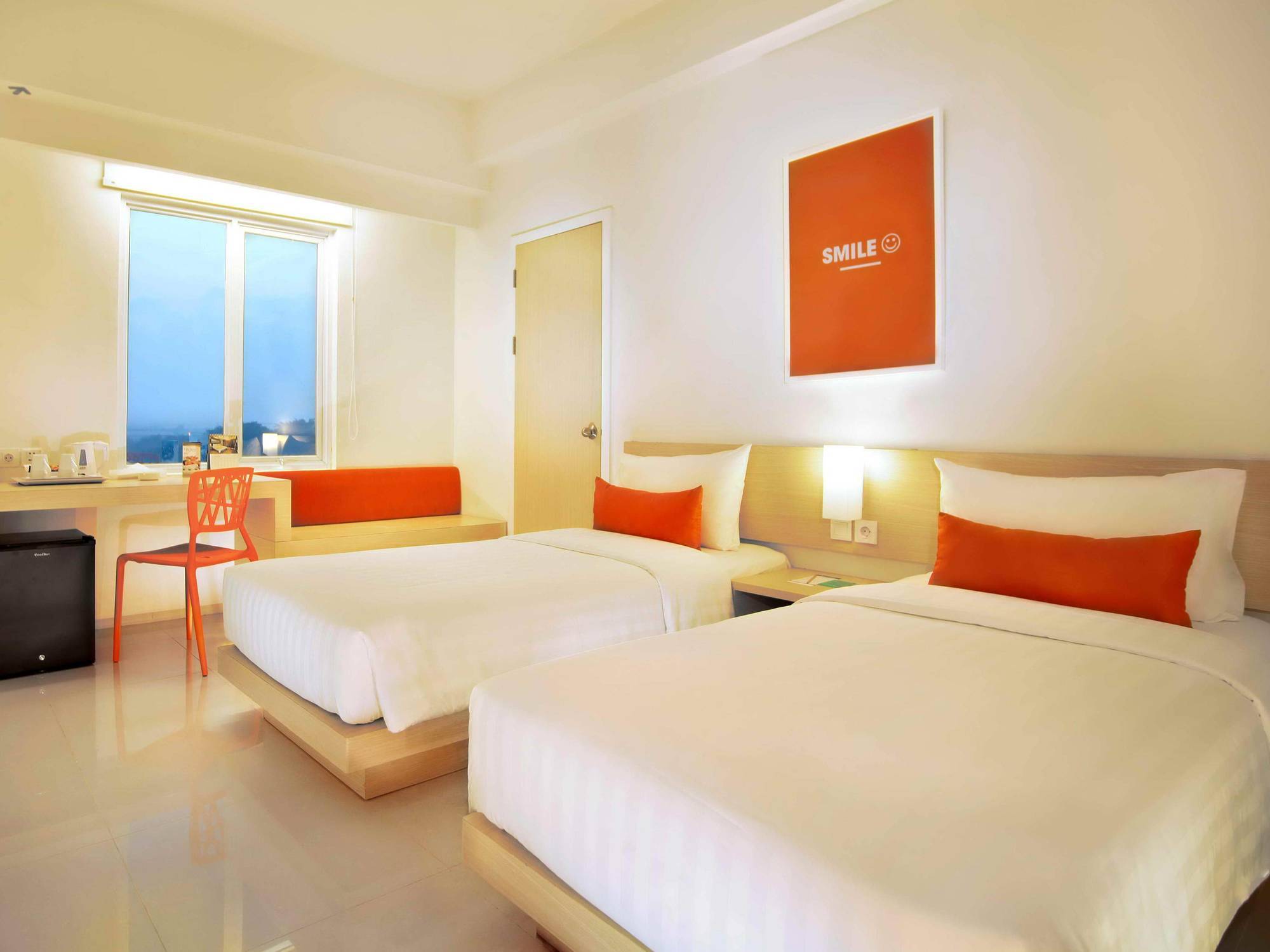Zuri Express Lippo Cikarang Hotel Bekasi Buitenkant foto